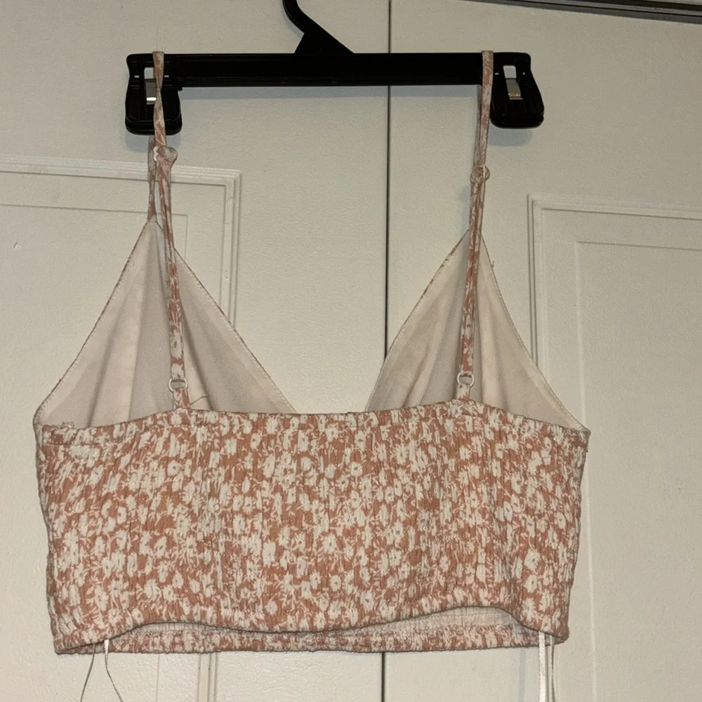 EUC Lost + Wander Floral Crop Top - Picture 5 of 6